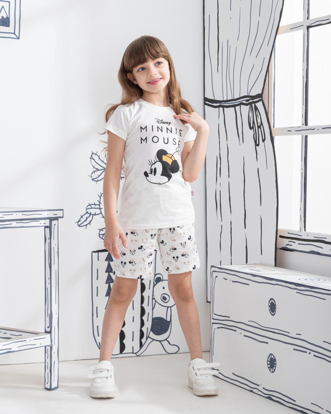 Minnie mouse with a hat بيجاما بناتي نُص كُم