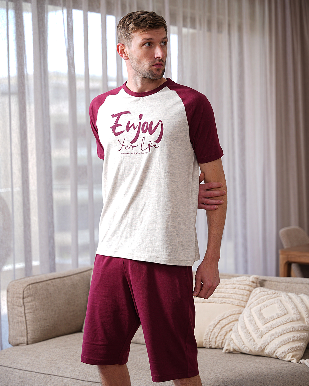 بيجامه رجالي سادة تيشرت طابعة علي الصدر نص كم وشورت