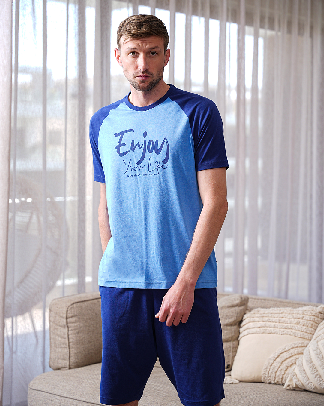 بيجامه رجالي سادة تيشرت طابعة علي الصدر نص كم وشورت