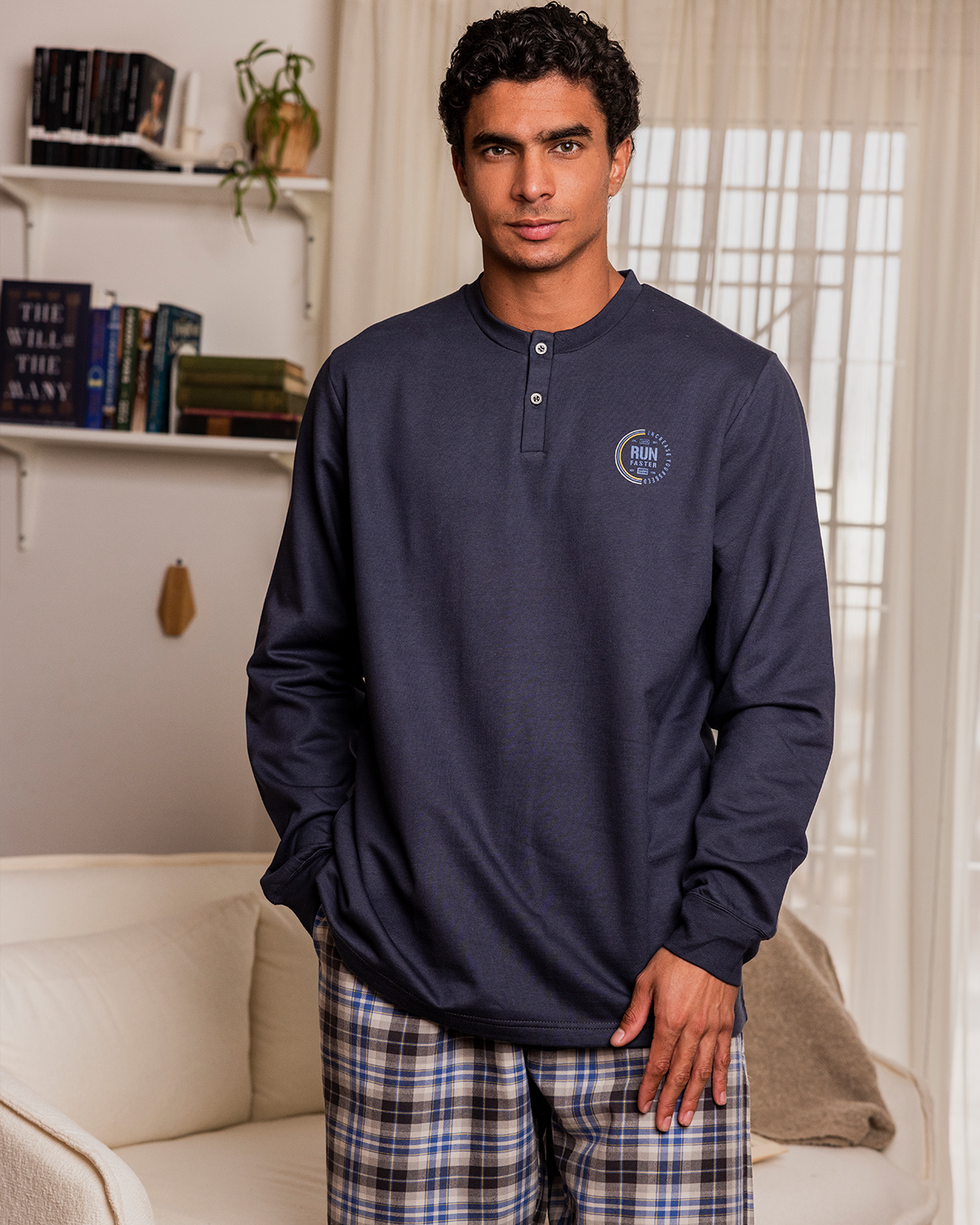 بيجاما رجالى سادة نسيج كاروة سويت شيرت ساده كم طويل بكوت مع رقبة روند ومرد بزراير مع طباعة على الصدر