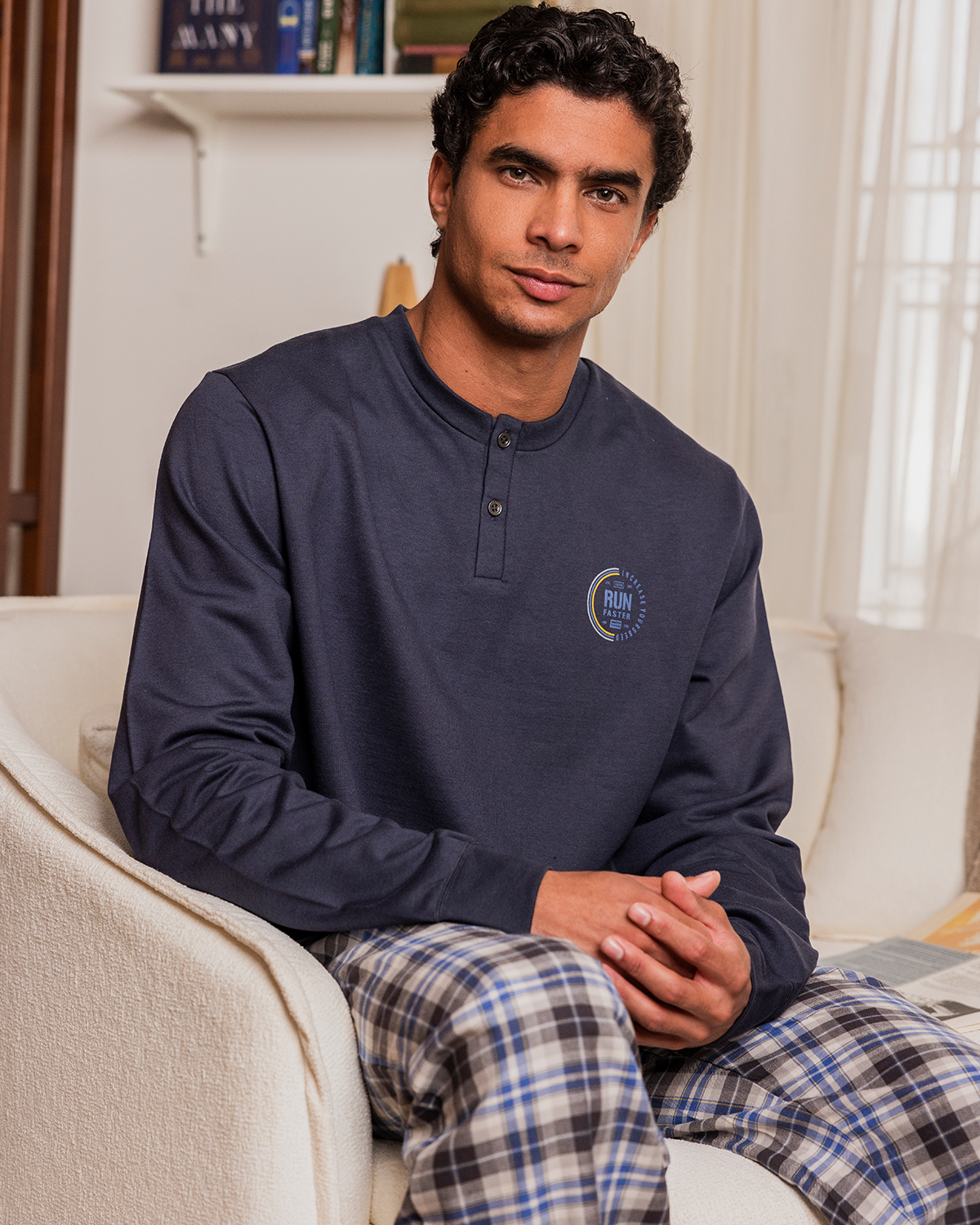 بيجاما رجالى سادة نسيج كاروة سويت شيرت ساده كم طويل بكوت مع رقبة روند ومرد بزراير مع طباعة على الصدر