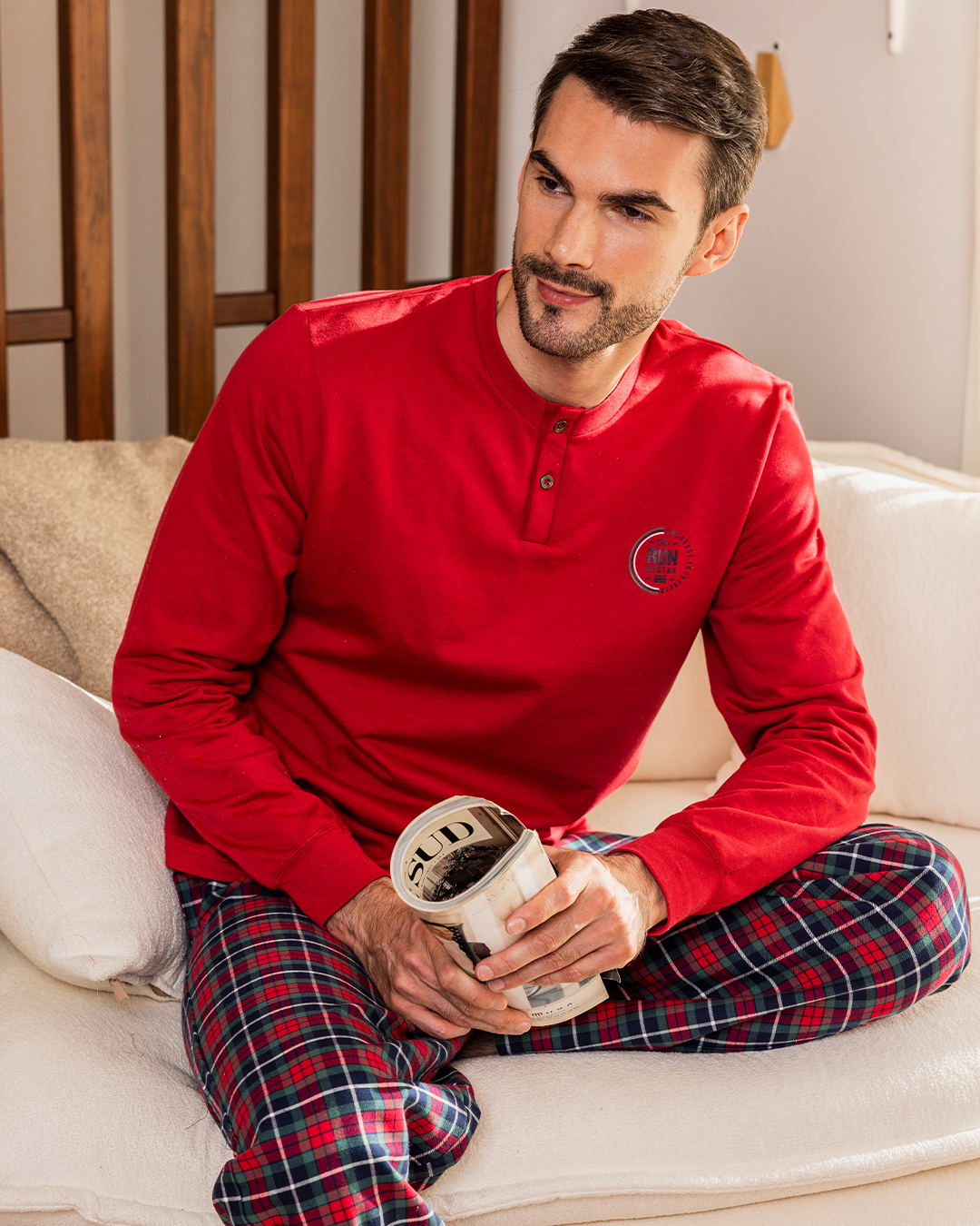 بيجاما رجالى سادة نسيج كاروة سويت شيرت ساده كم طويل بكوت مع رقبة روند ومرد بزراير مع طباعة على الصدر