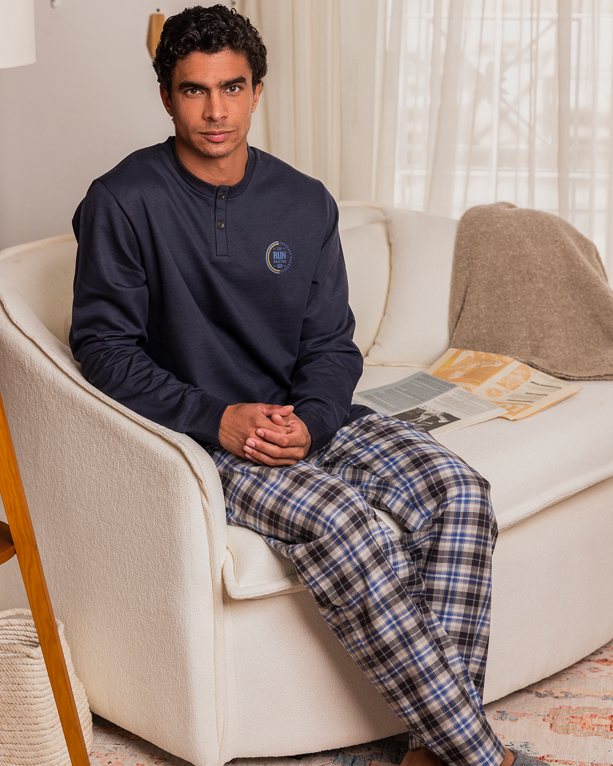 بيجاما رجالى سادة نسيج كاروة سويت شيرت ساده كم طويل بكوت مع رقبة روند ومرد بزراير مع طباعة على الصدر