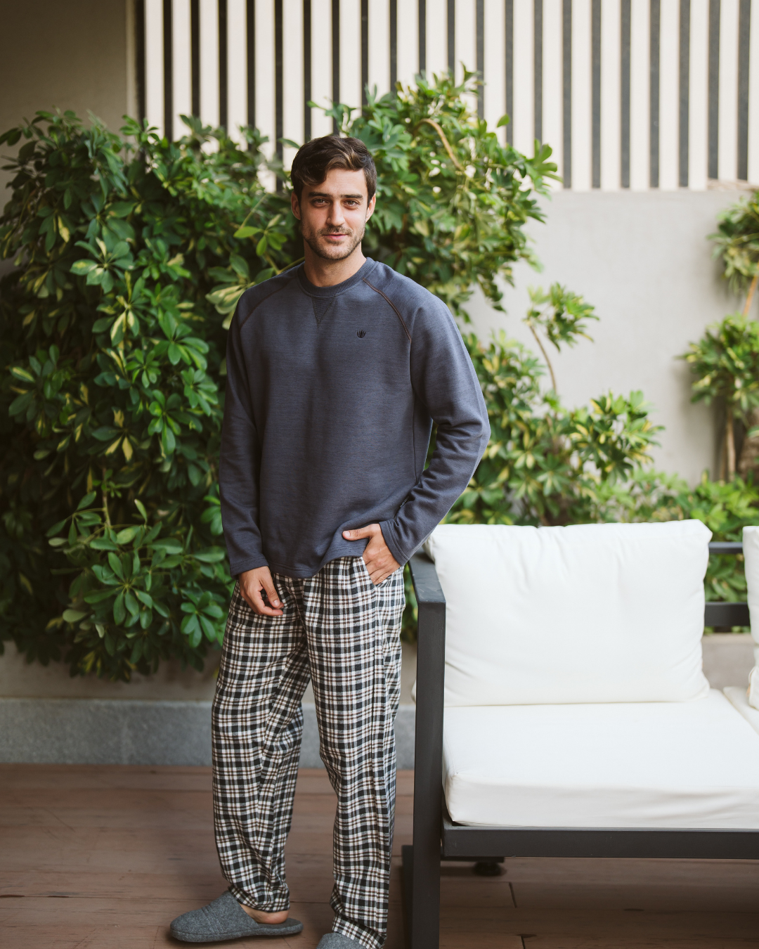 بيجاما رجالى سادة  نسيج كاروه سويت شيرت سادة كم طويل رجلان برش مع رقبة روند وقصة صدر