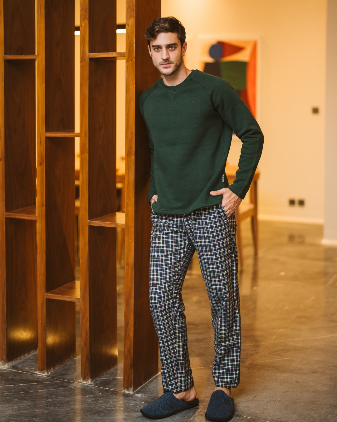 بيجاما رجالى سادة  نسيج كاروه سويت شيرت سادة كم طويل رجلان برش مع رقبة روند وقصة صدر