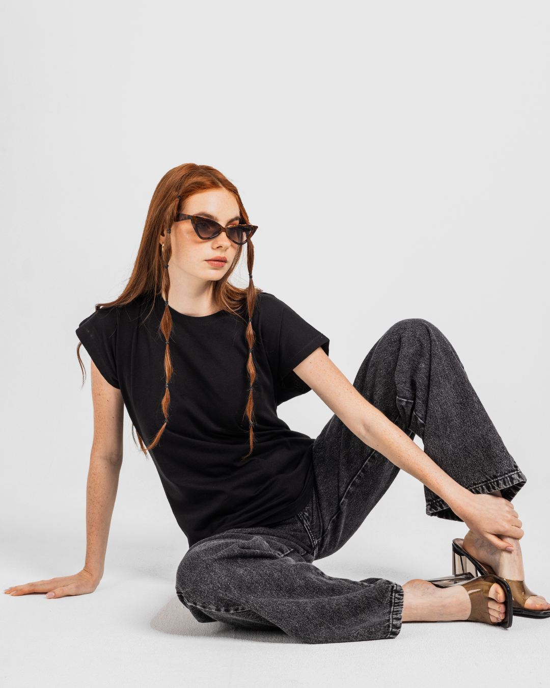 تيشيرت حريمي بيزك نص كم سادة