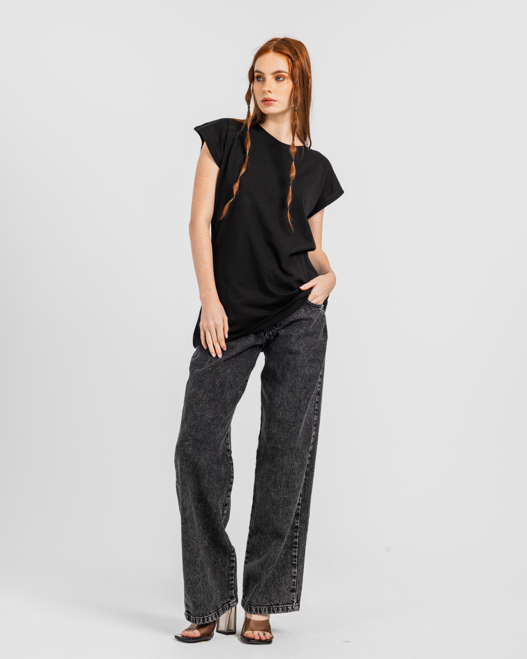 تيشيرت حريمي بيزك نص كم سادة