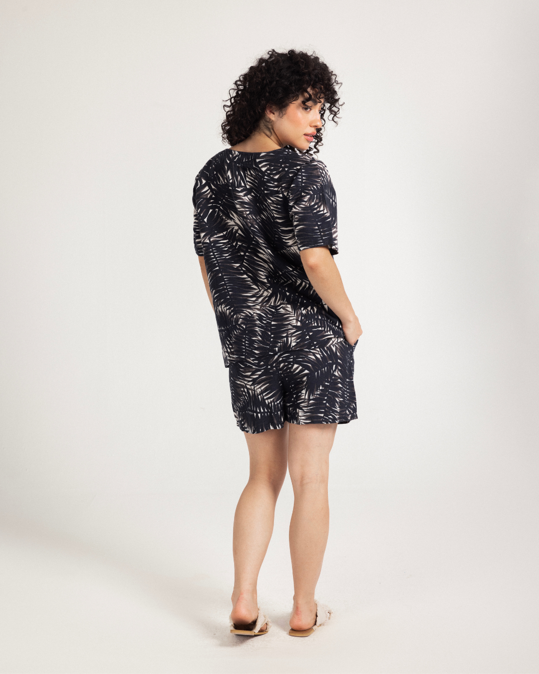 طقم كتان مطبوع بزراير