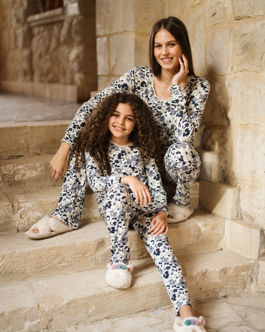 Big Blue Flowers بيجاما بناتي كًم طويل بدانتل