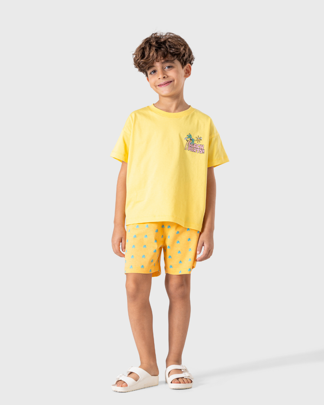 بيجاما أولادي بطبعة شاطئية مرحة ومريحة