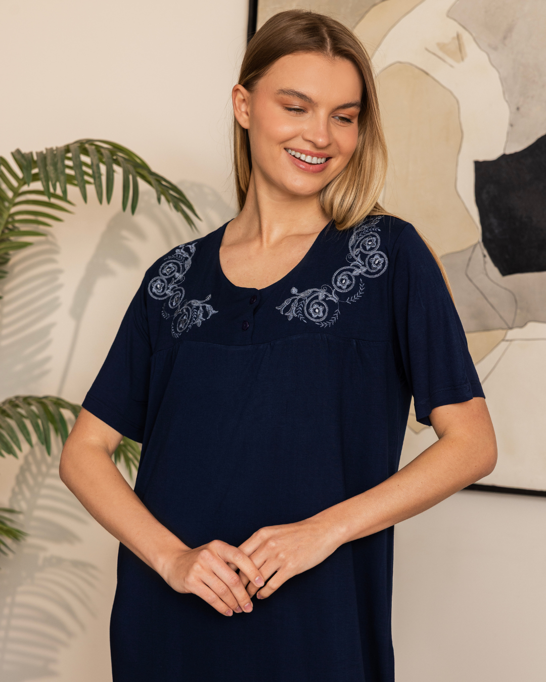 نايت شيرت حريمي نص كم مطرز