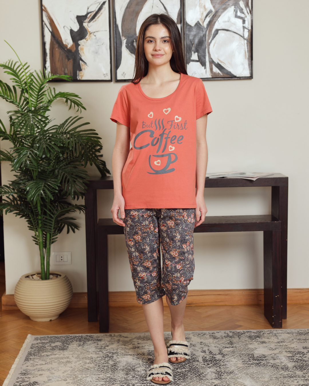 Women's half-sleeve pajamas and patterned shorts