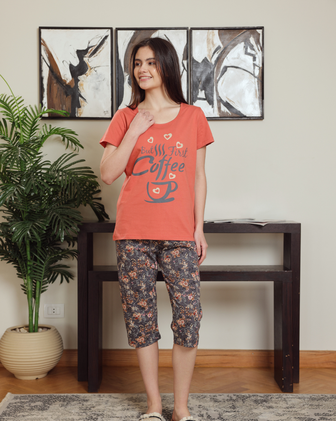 Women's half-sleeve pajamas and patterned shorts