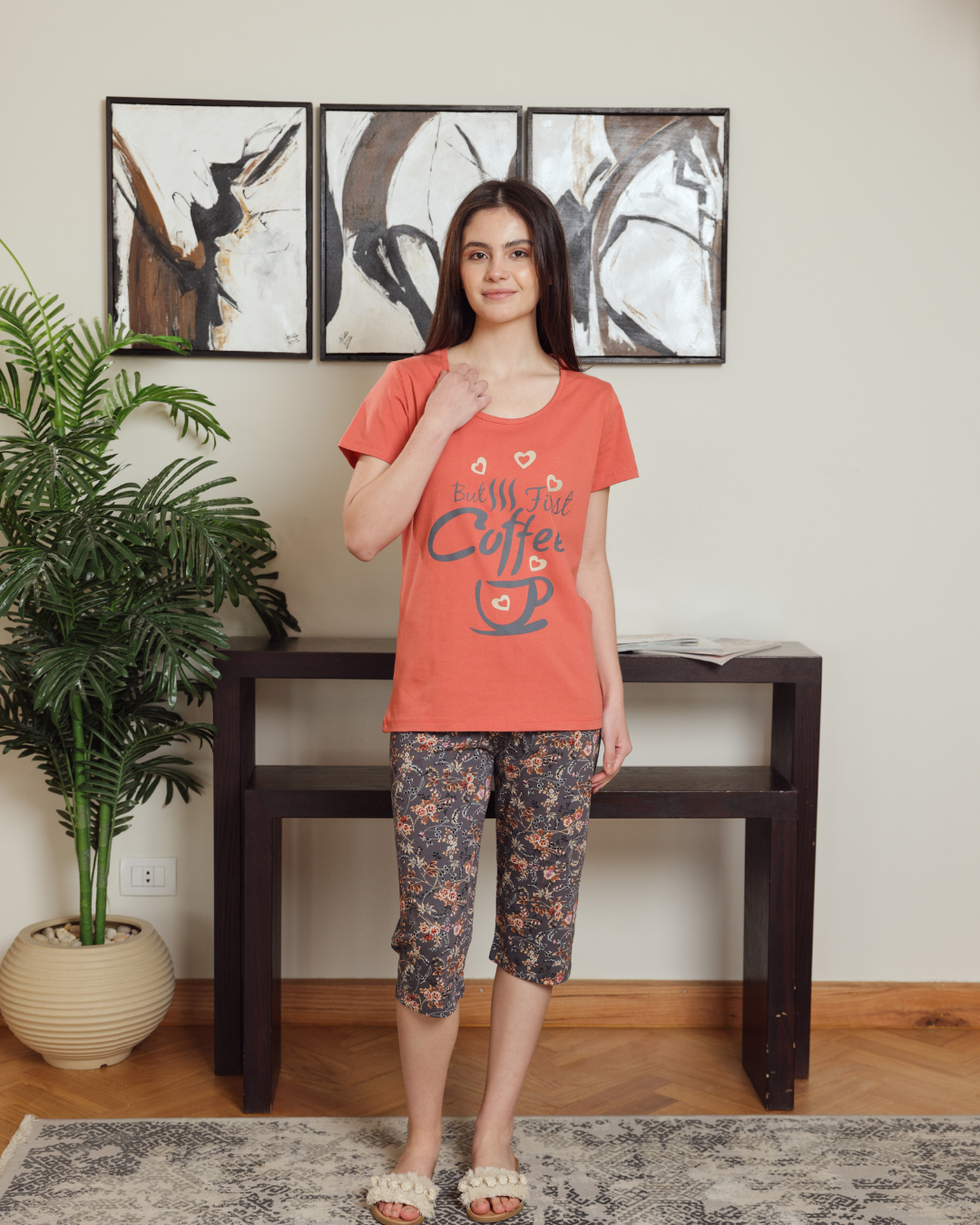 Women's half-sleeve pajamas and patterned shorts