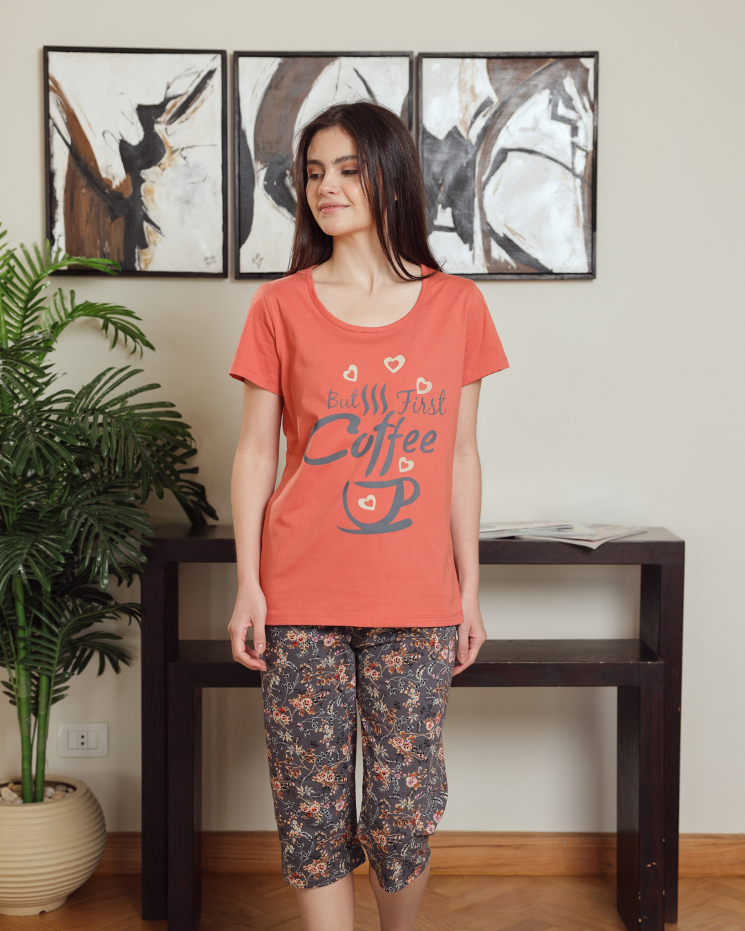 Women's half-sleeve pajamas and patterned shorts