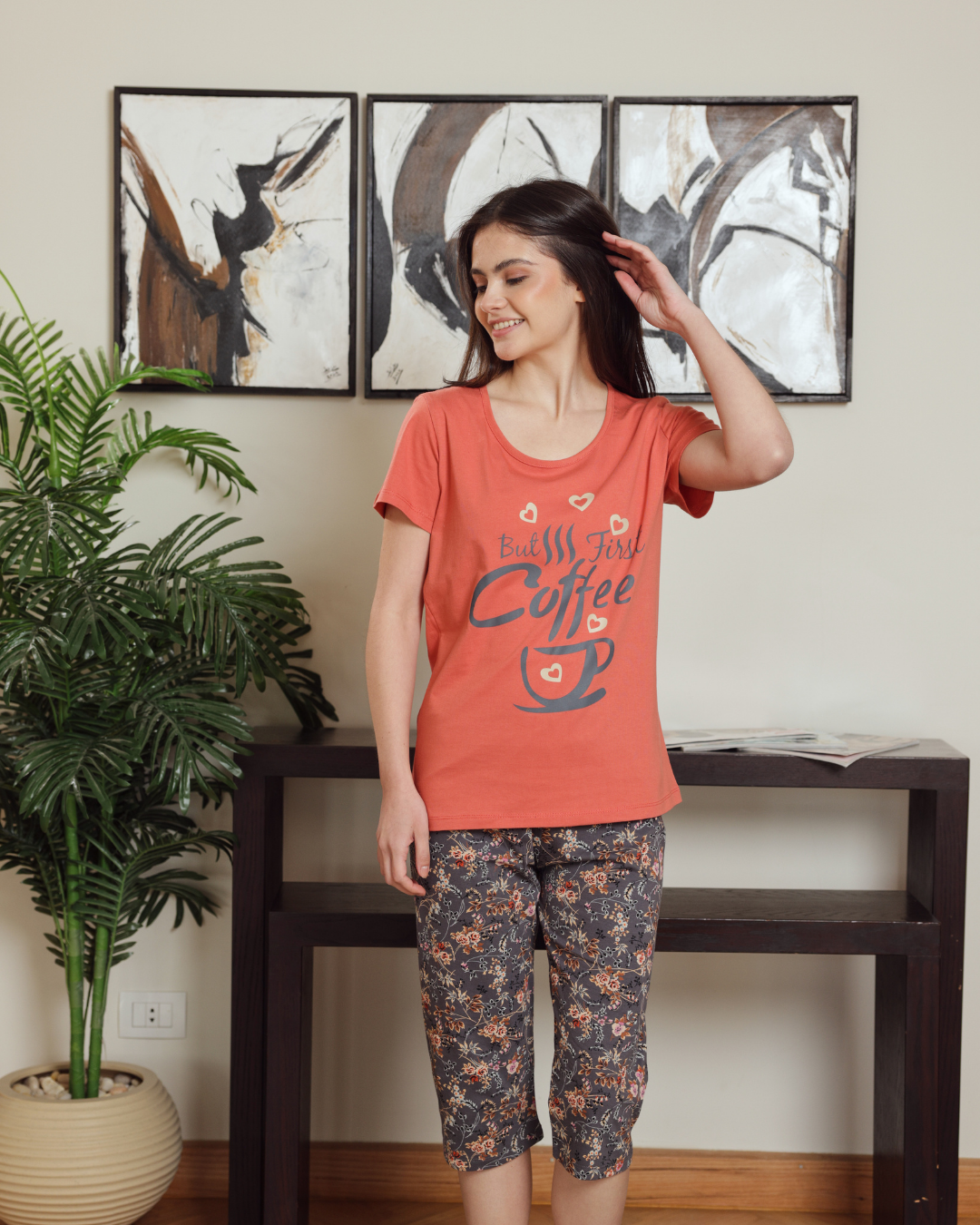 Women's half-sleeve pajamas and patterned shorts