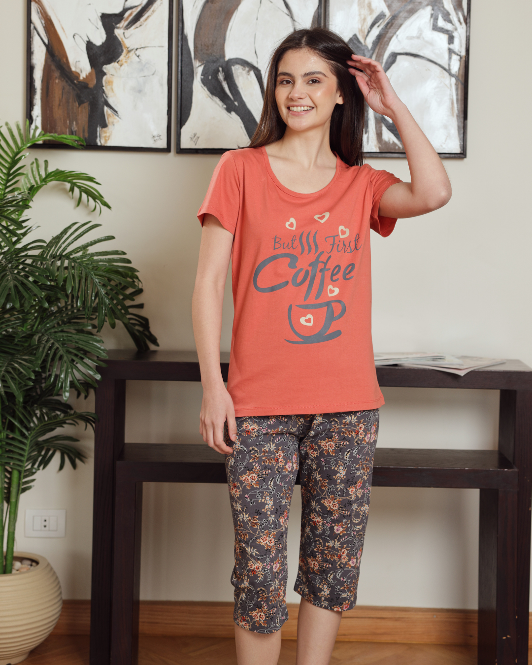 Women's half-sleeve pajamas and patterned shorts