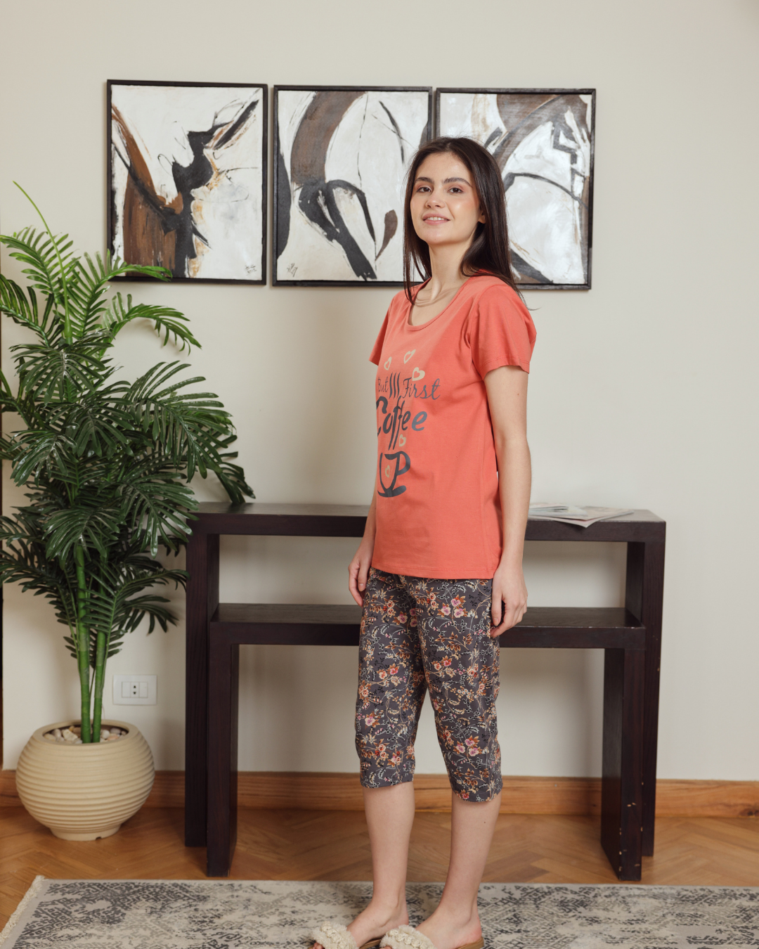 Women's half-sleeve pajamas and patterned shorts
