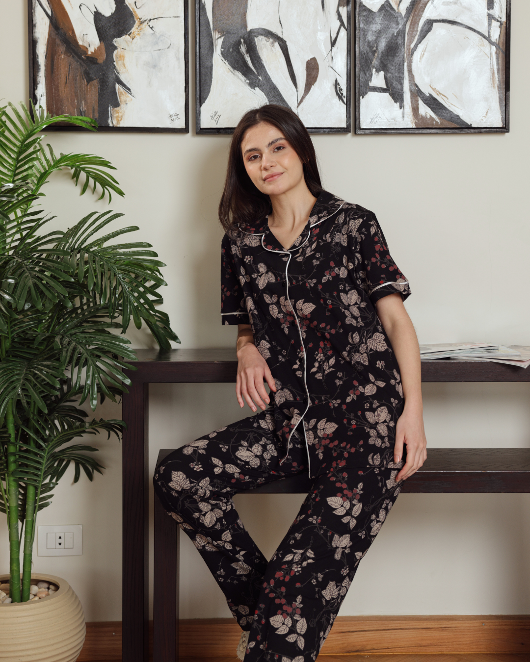 Classic women's pajamas, half sleeves and patterned pants