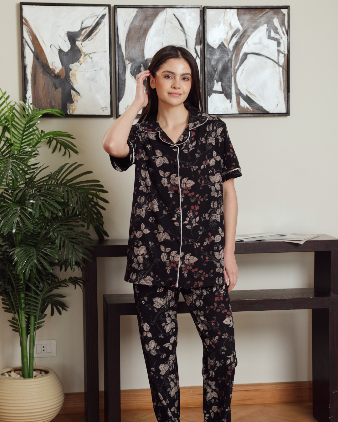 Classic women's pajamas, half sleeves and patterned pants