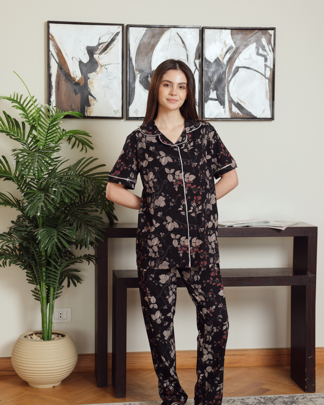 Classic women's pajamas, half sleeves and patterned pants