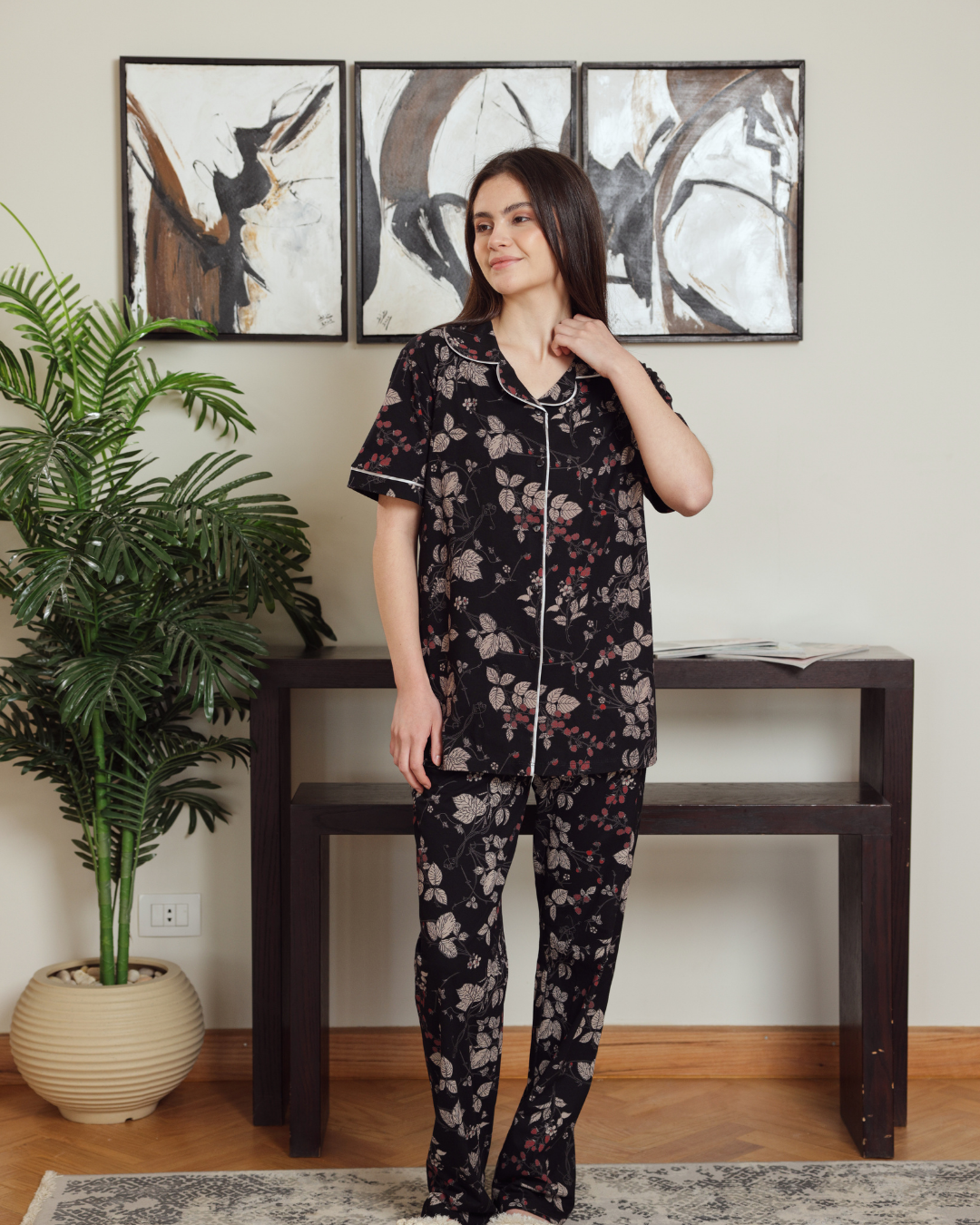 Classic women's pajamas, half sleeves and patterned pants