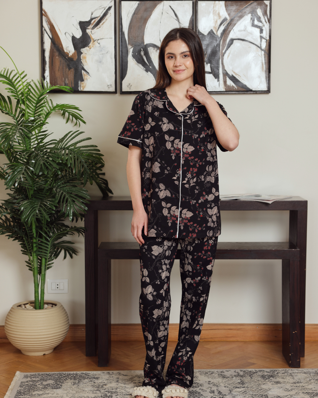 Classic women's pajamas, half sleeves and patterned pants