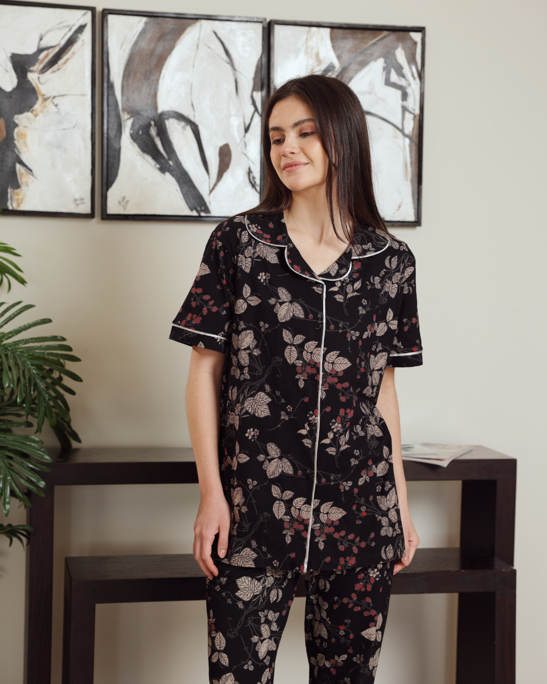 Classic women's pajamas, half sleeves and patterned pants