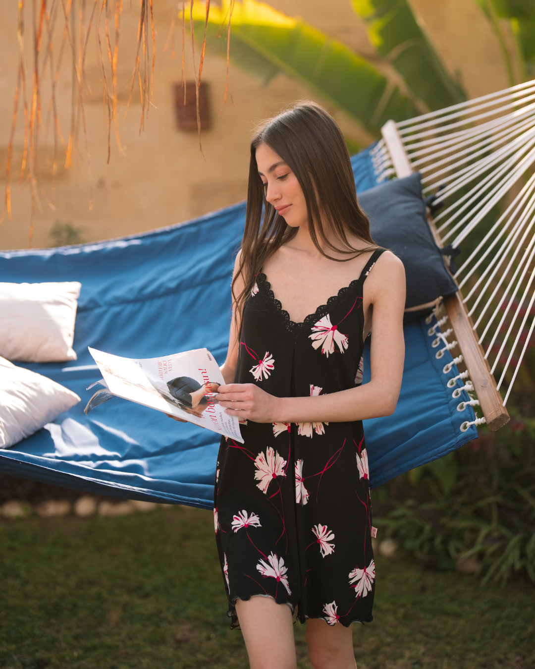 v قميص حماله ورد