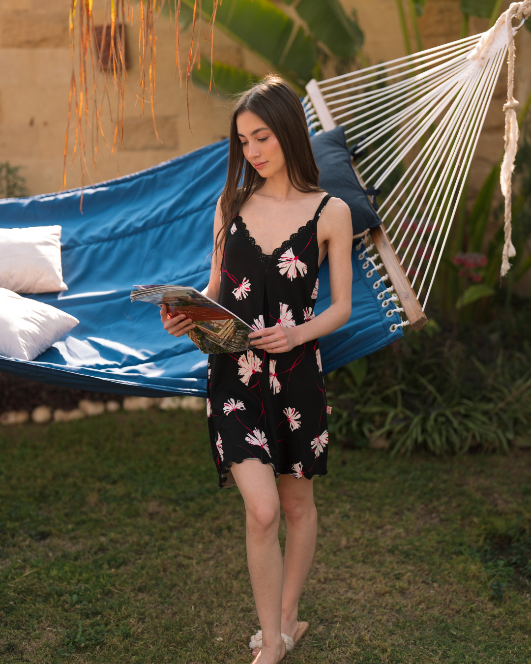 v قميص حماله ورد