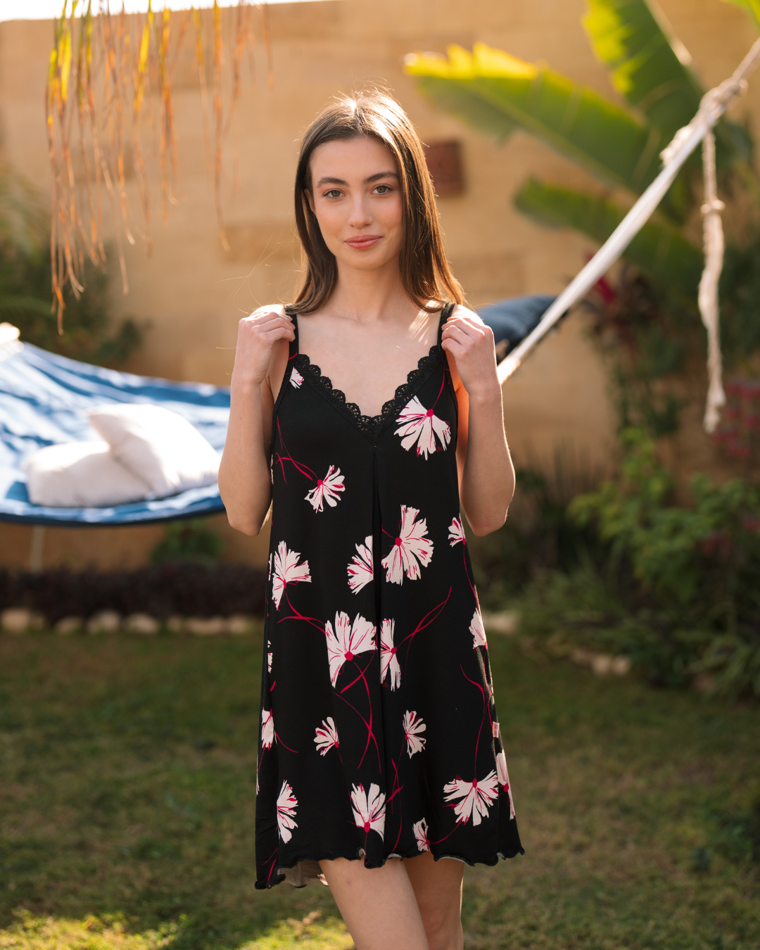 v قميص حماله ورد