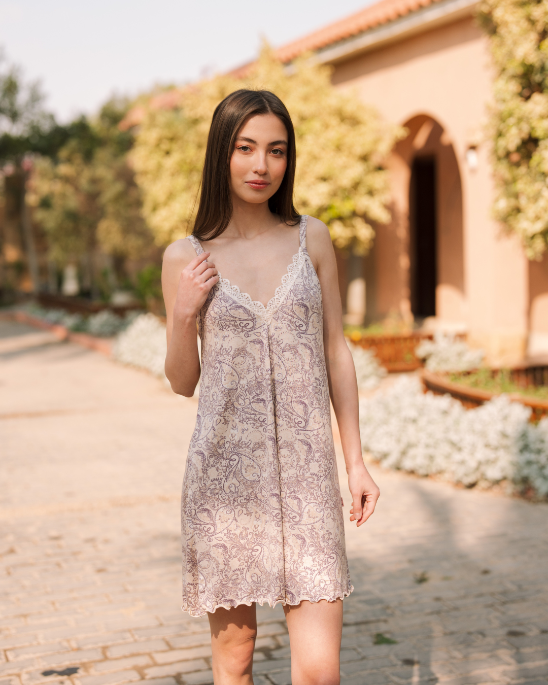 v قميص حماله ورد