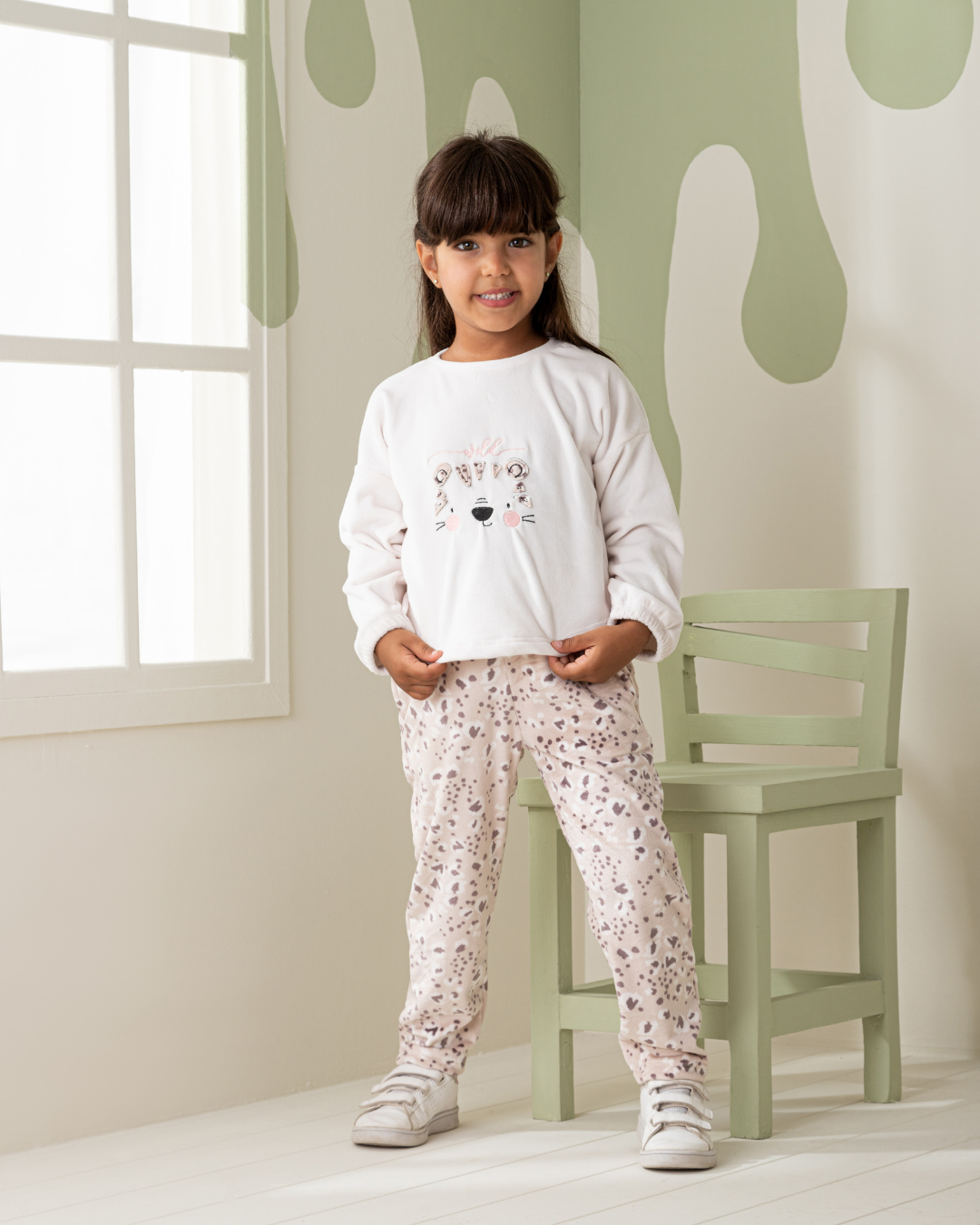 Wild young girls' pajamas with sleeves and Heidi pants