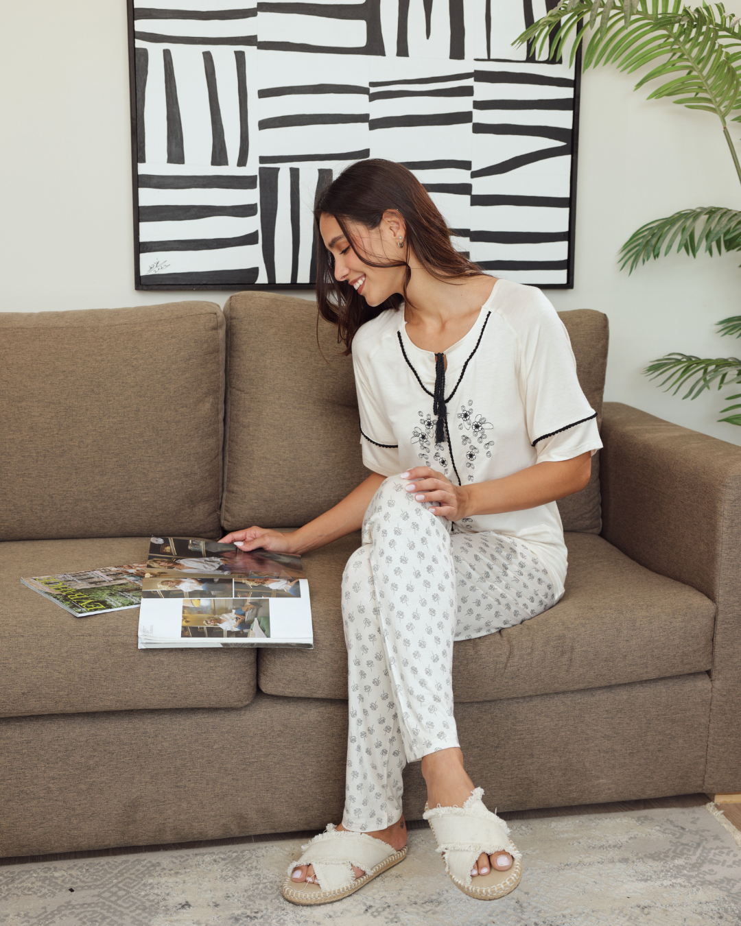 بيجاما حريمي نصف كم بنطلون تطريز ازهار