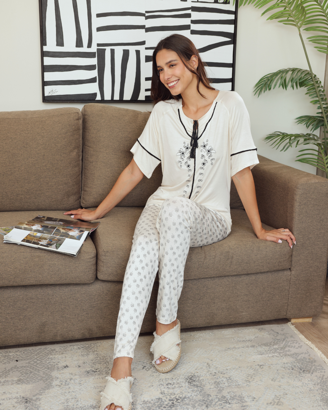 بيجاما حريمي نصف كم بنطلون تطريز ازهار