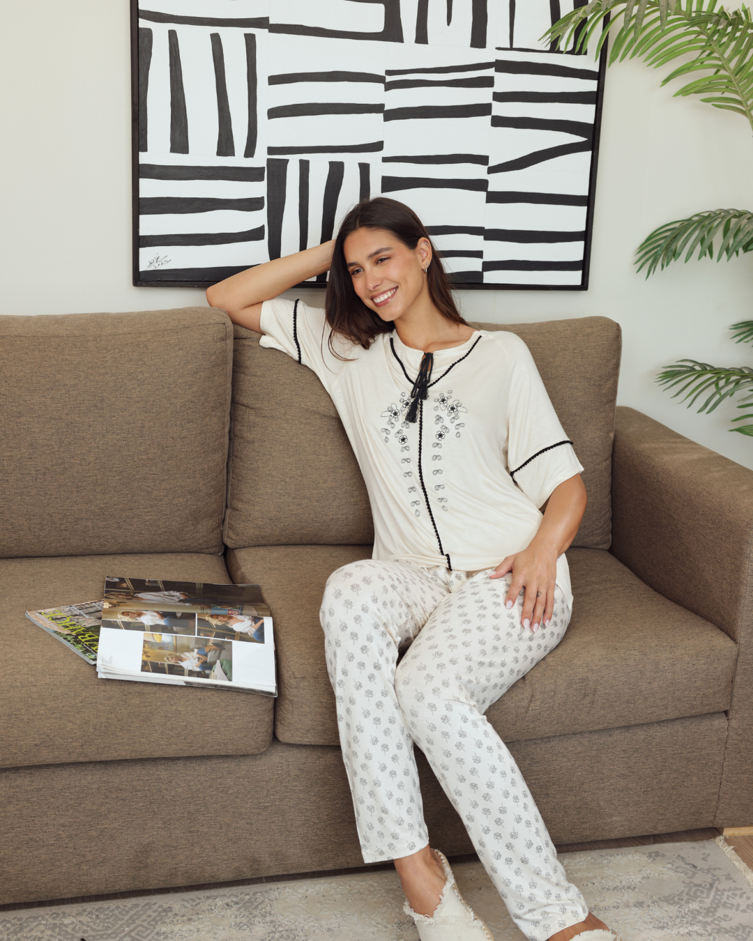 بيجاما حريمي نصف كم بنطلون تطريز ازهار