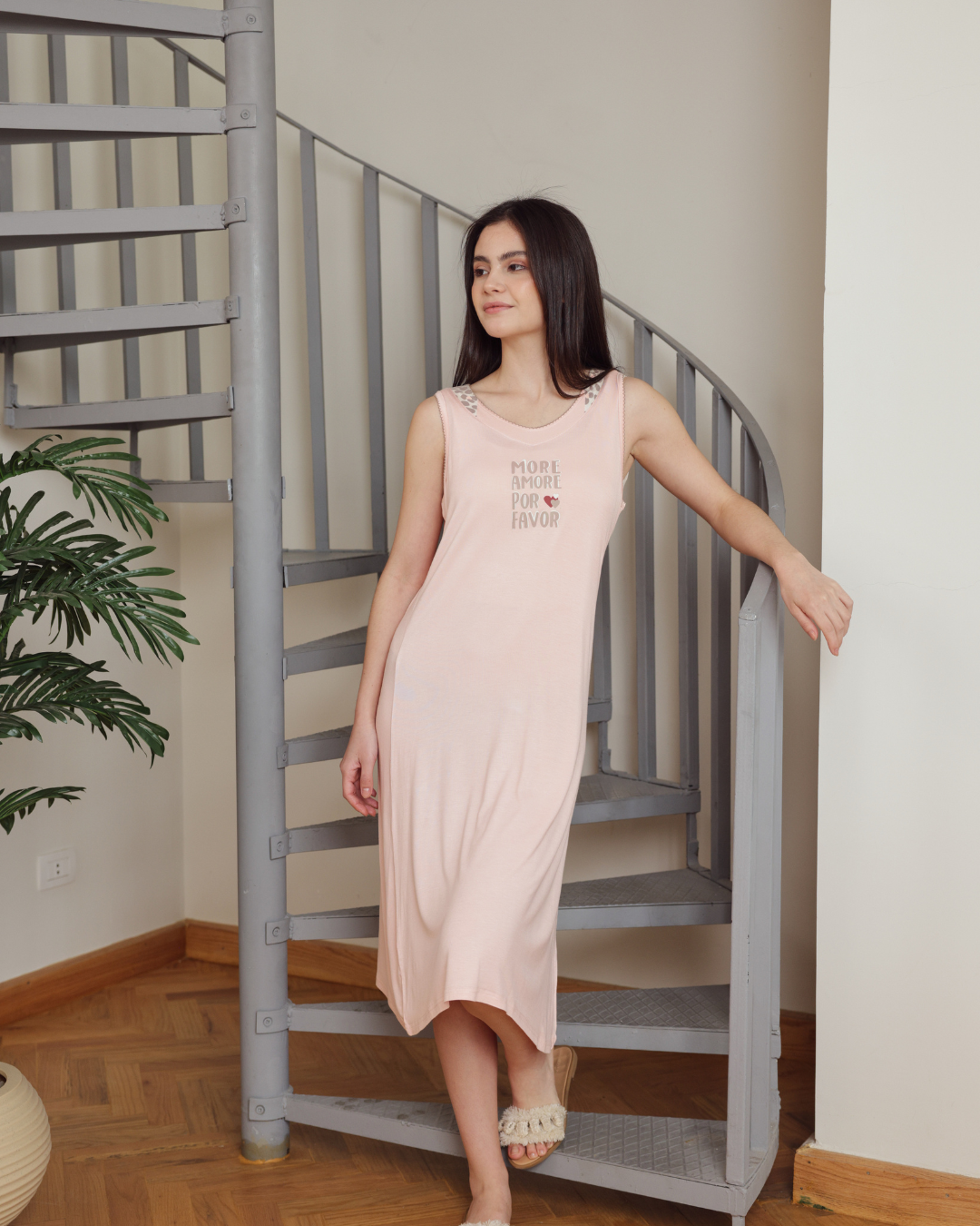 نايت شيرت قصيره كتف عريض طباعة كلام وقلب صغير