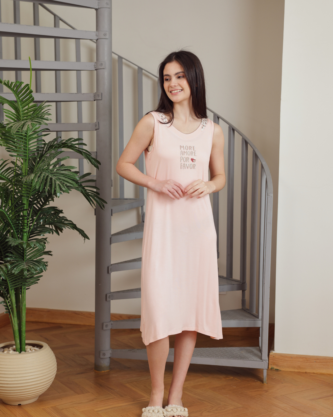 نايت شيرت قصيره كتف عريض طباعة كلام وقلب صغير