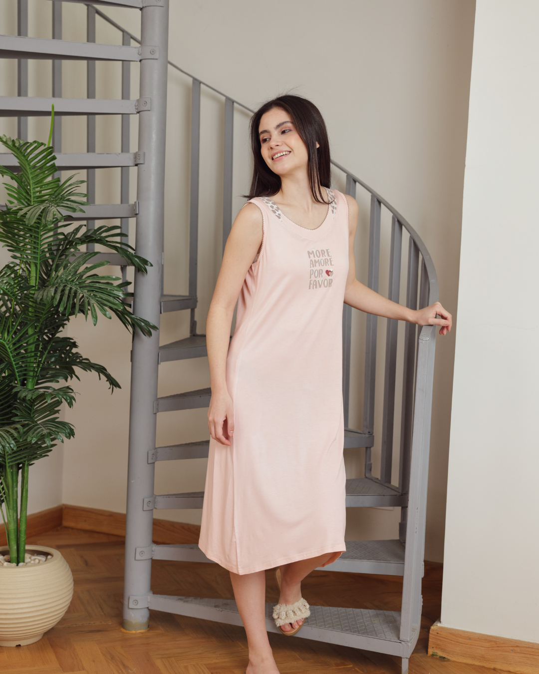 نايت شيرت قصيره كتف عريض طباعة كلام وقلب صغير