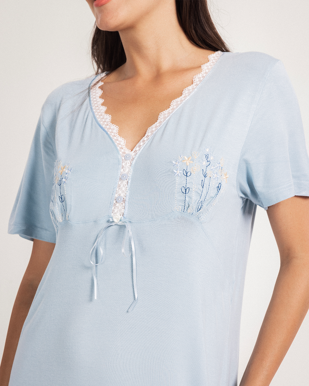 نايت شيرت طويلة نصف كم تطريز باقة ورد