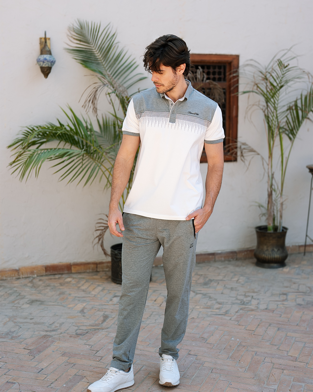 Dots Men's pajamas text how many collar and trousers