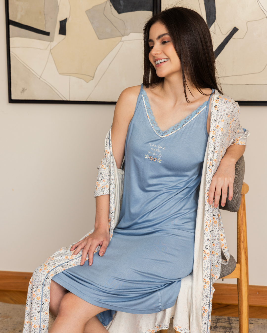 نايت شيرت قصيرة حمالة رفيعة مع روب قصير نصف كم طباعة ورد صغير