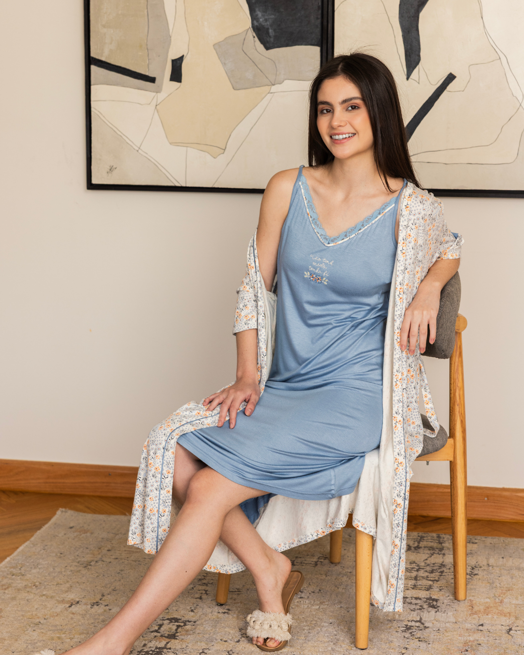 نايت شيرت قصيرة حمالة رفيعة مع روب قصير نصف كم طباعة ورد صغير