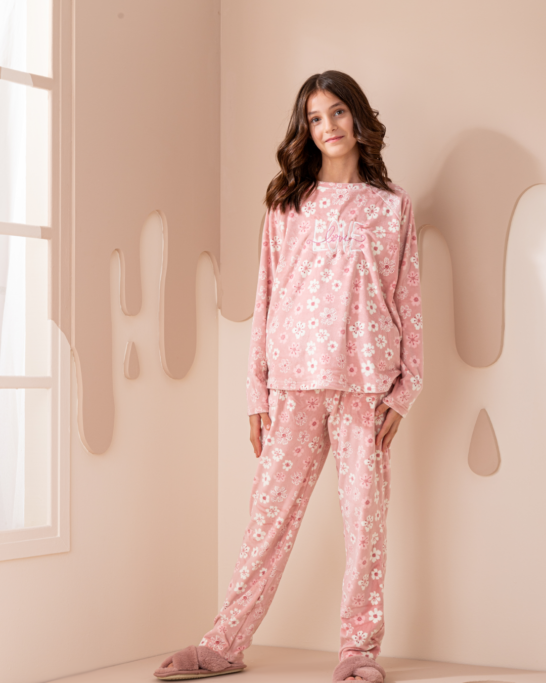 Sweet floral girls' junior pajamas with sleeves and trousers