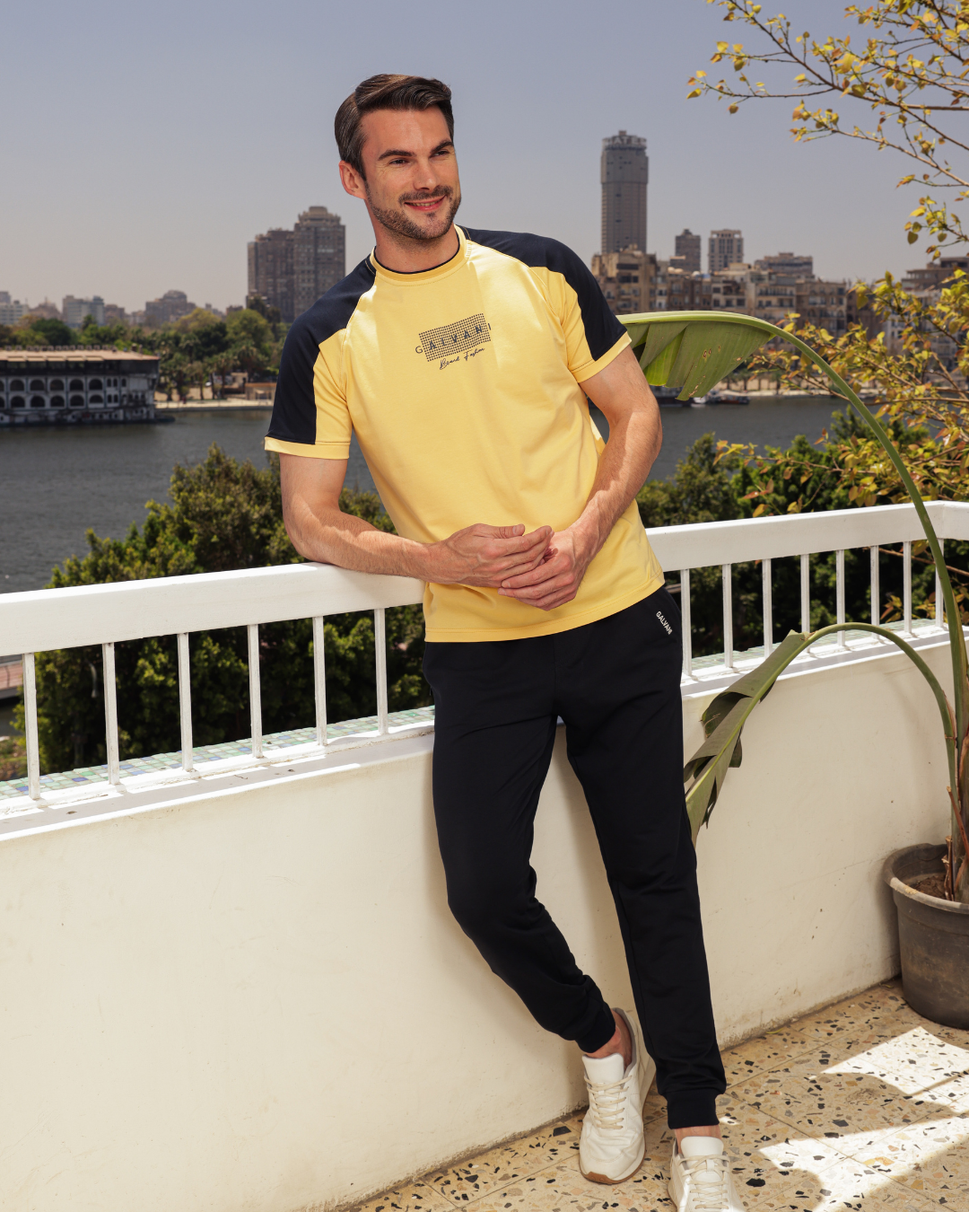 Brand Fashion Men's pajamas text, how many and trousers