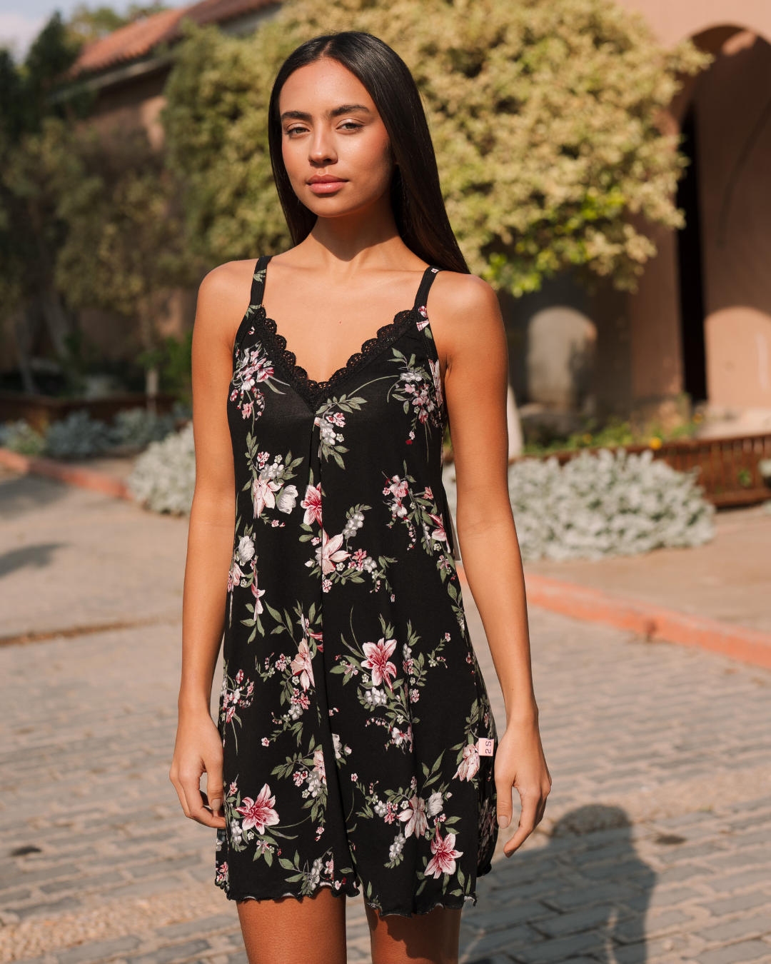 v قميص حماله ورد