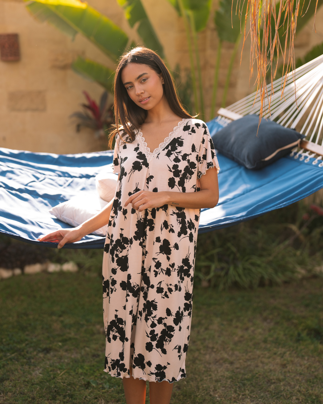 v قميص نص كم كولونه