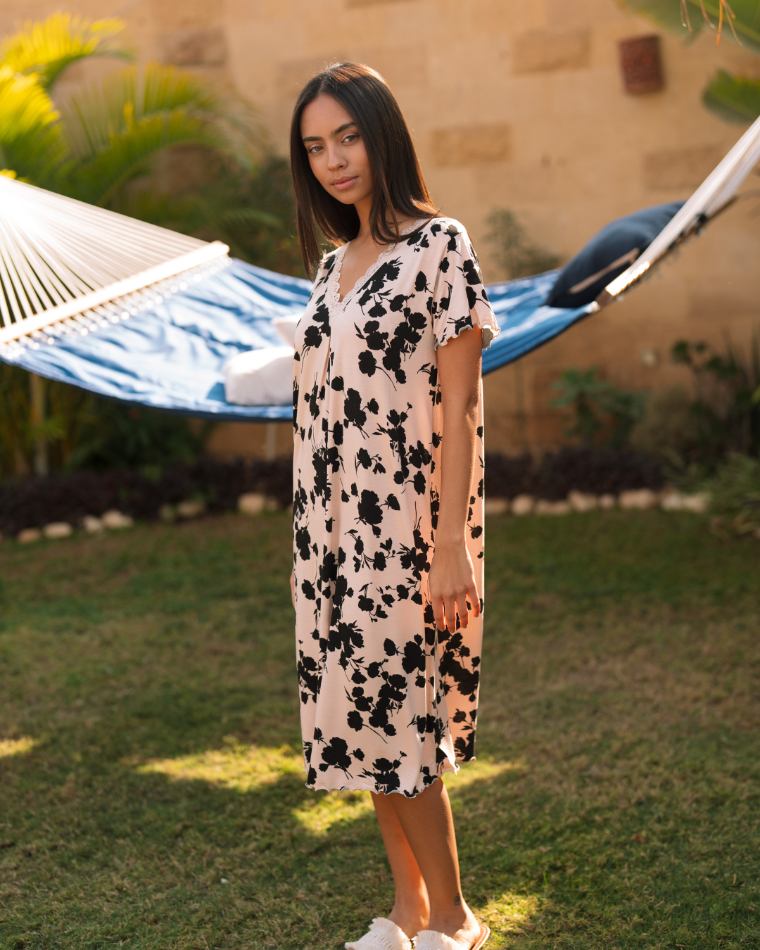 v قميص نص كم كولونه