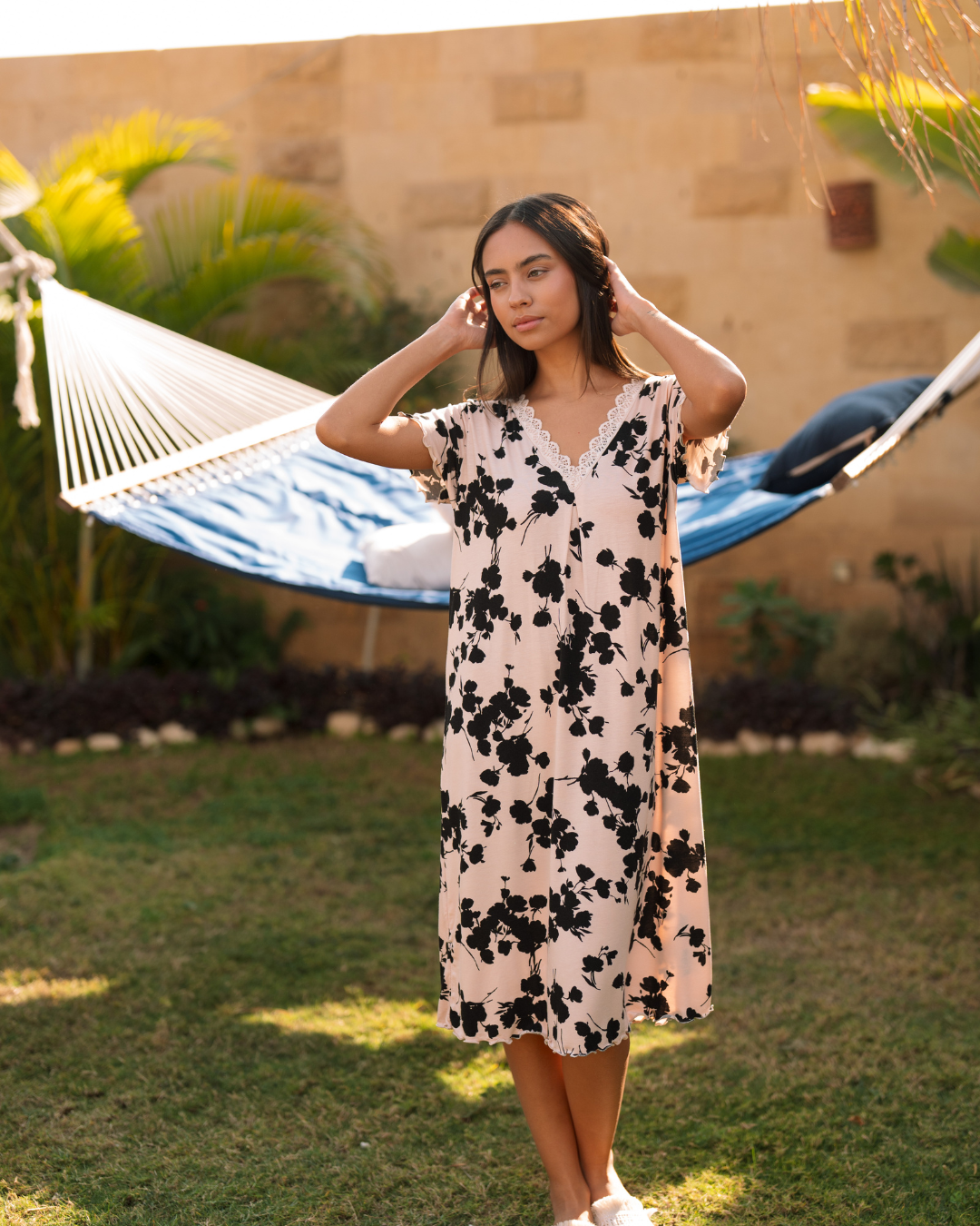 v قميص نص كم كولونه