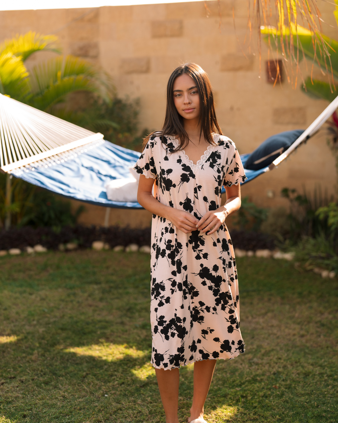 v قميص نص كم كولونه